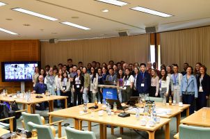 Group Picture with on-site and online participants