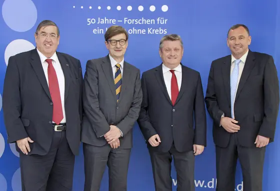 Dr. Karl Lamers, MdB, Prof. Dr. Otmar Wiestler, Vorstandsvorsitzender Deutsches Krebsforschungszentrum, Hermann Gröhe, Bundesminister für Gesundheit, Prof. Dr. Josef Puchta, Administrativ-kaufmännischer Vorstand Deutsches Krebsforschungszentrum /from left to right)