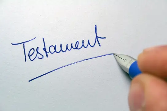 Schriftzug "Testament" auf Papier