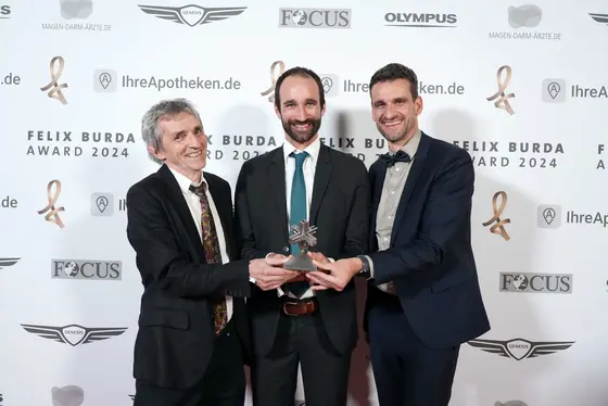 Hermann Brenner, Thomas Heisser und Michael Hoffmeister beim Felix Burda Award 2024 in Berlin am 21.04.2024