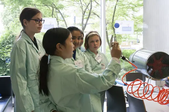 71 Schülerinnen und Schüler kamen dieses Jahr zum „Girls‘ und Boys‘ Day“ ins DKFZ.