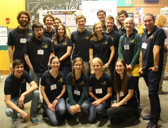 Das Heidelberger iGEM-Team mit Prof. Roland Eils (rechts)