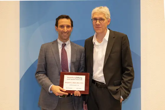 Benjamin L. Ebert (left), Stefan Fröhling (Managing Director of NCT Heidelberg)