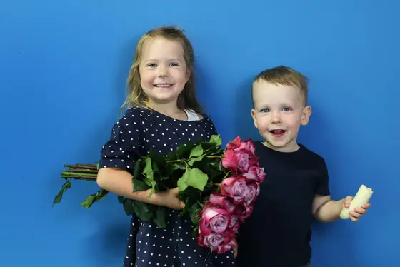 Am 1. Juni verkaufen Floristen der Region Rosen als Zeichen gegen Krebs im Kindesalter