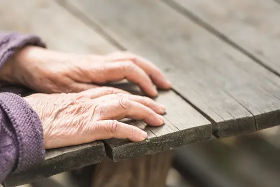 Wie gebrechlich wird ein Mensch im Alter?